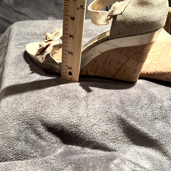 AK Anne Klein Tan Platform Sandals 7m - Picture 9 of 10